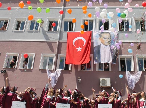 Yahya Kemal Beyatlı Mesleki ve Teknik Anadolu Lisesi Fotoğrafı